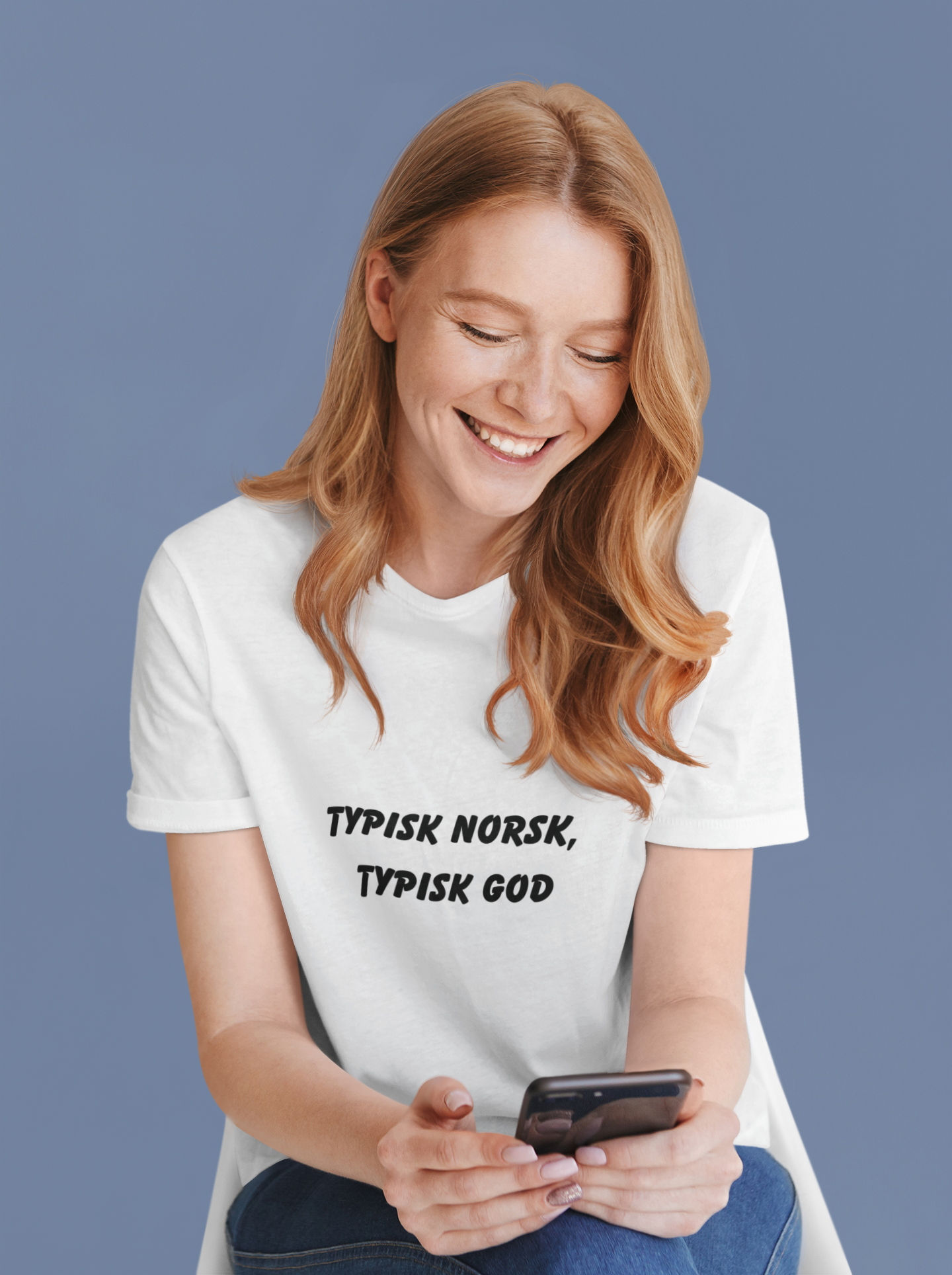 Typisk Norsk, Typisk God – Unisex T-skjorte | Nostalgi med Gro-sitat | Norsk Design